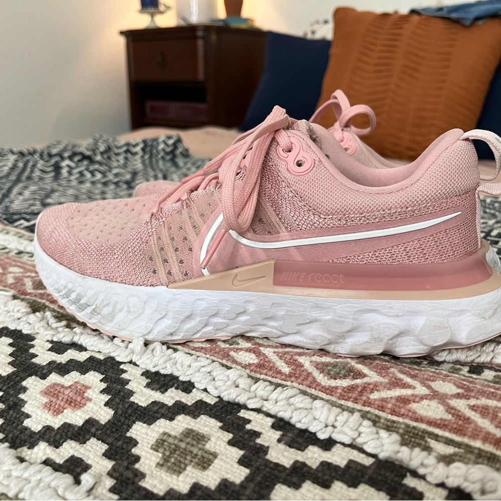 Women’s Size 7 Nike React Infinity Flyknit Sneakers